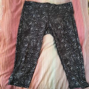 Athleta cropped leggings, black and gray, XL